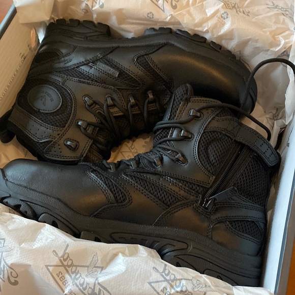 Mens Thorogood tactical boots - Picture 12 of 16